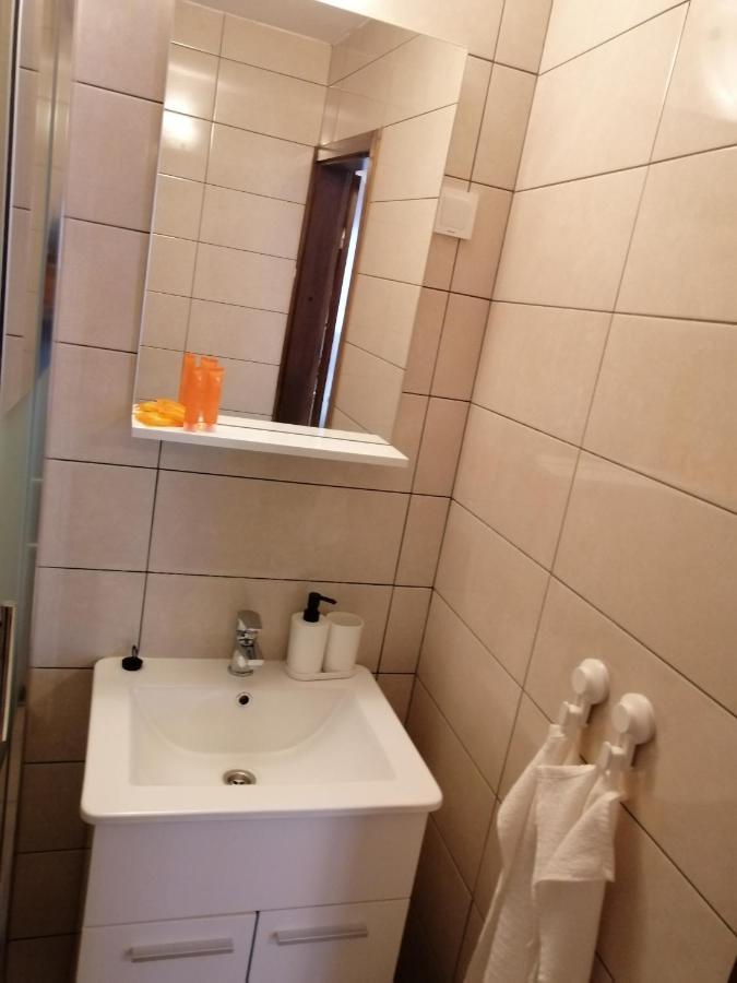 Studio Apartman Nona Angela-Valun Cres Exteriör bild